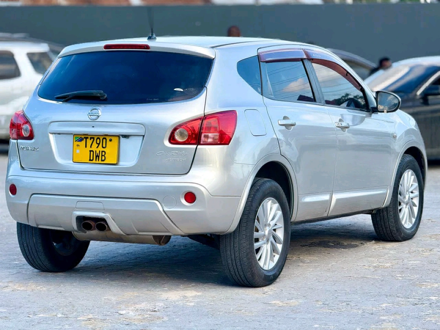 Silver Nissan Dualis/Qashqai Crossrider SUV thumbnail 3
