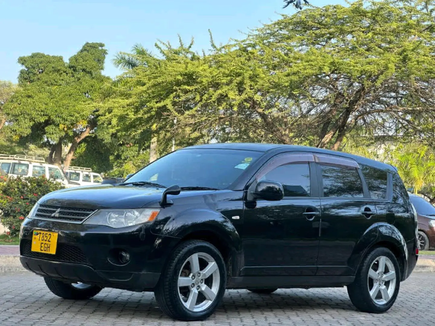 2009 Black Mitsubishi Outlander for Sale thumbnail 3