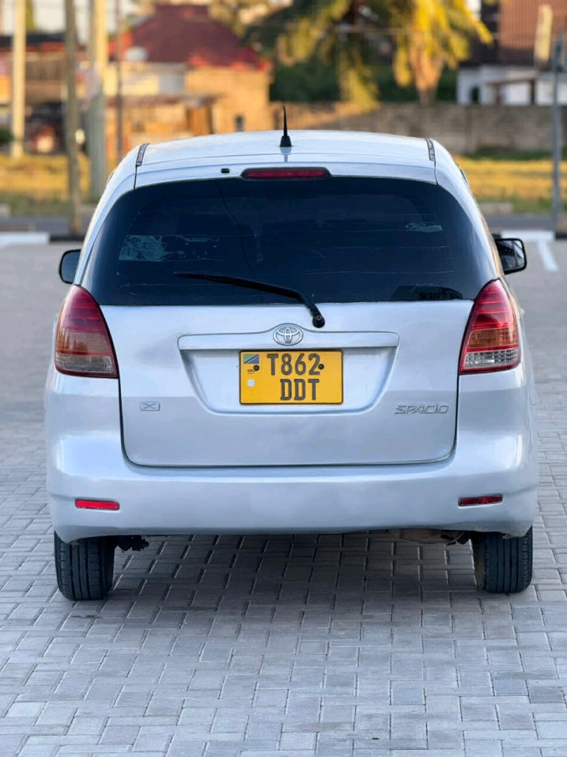 Used Silver Toyota Spacio 1490cc thumbnail 2