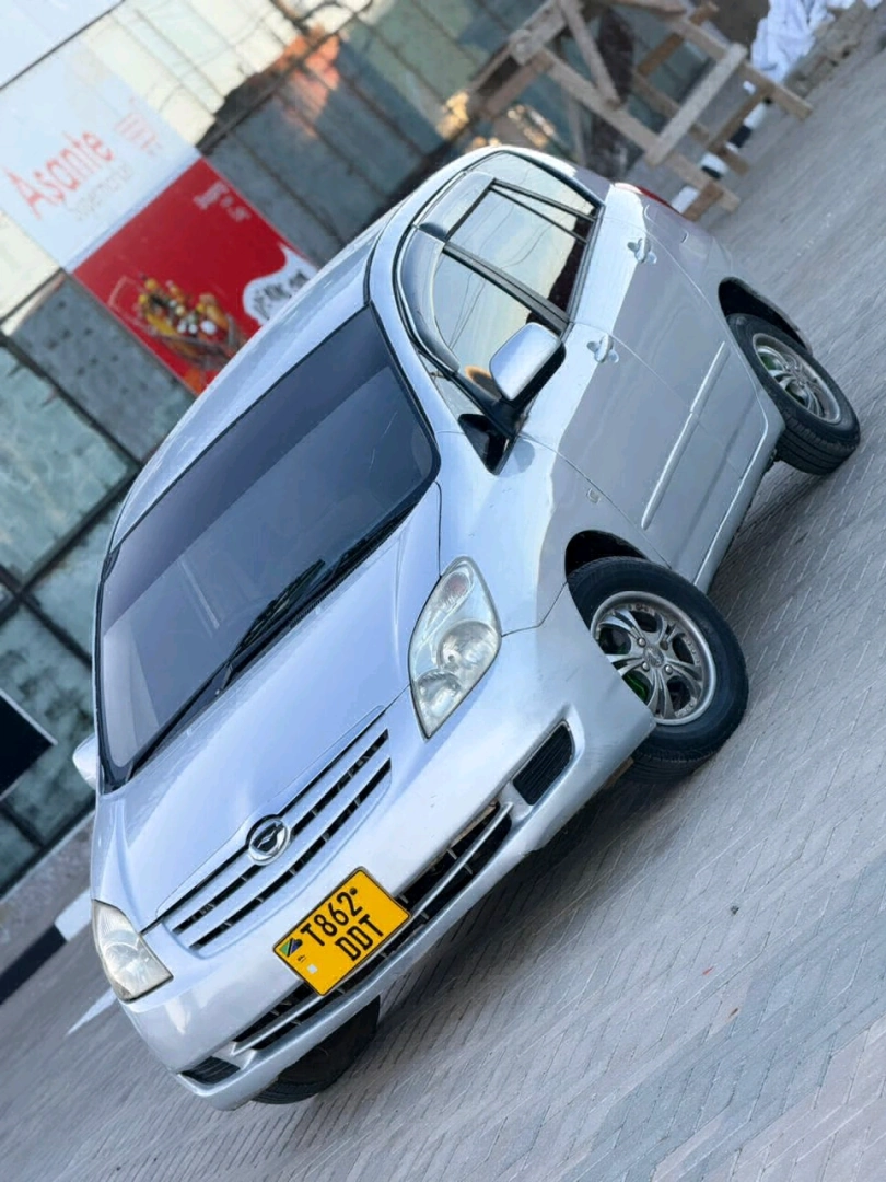 Used Silver Toyota Spacio 1490cc thumbnail 4