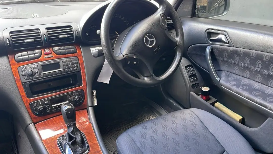 Mercedes Benz C180 (C-Class) thumbnail 3