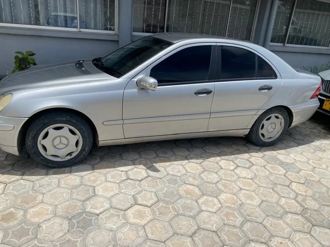 Mercedes Benz C180 (C-Class) thumbnail 5
