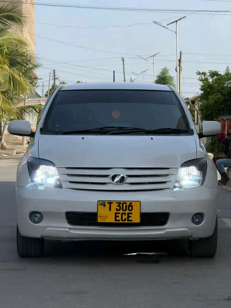 Toyota Ist 2007 Pearly White