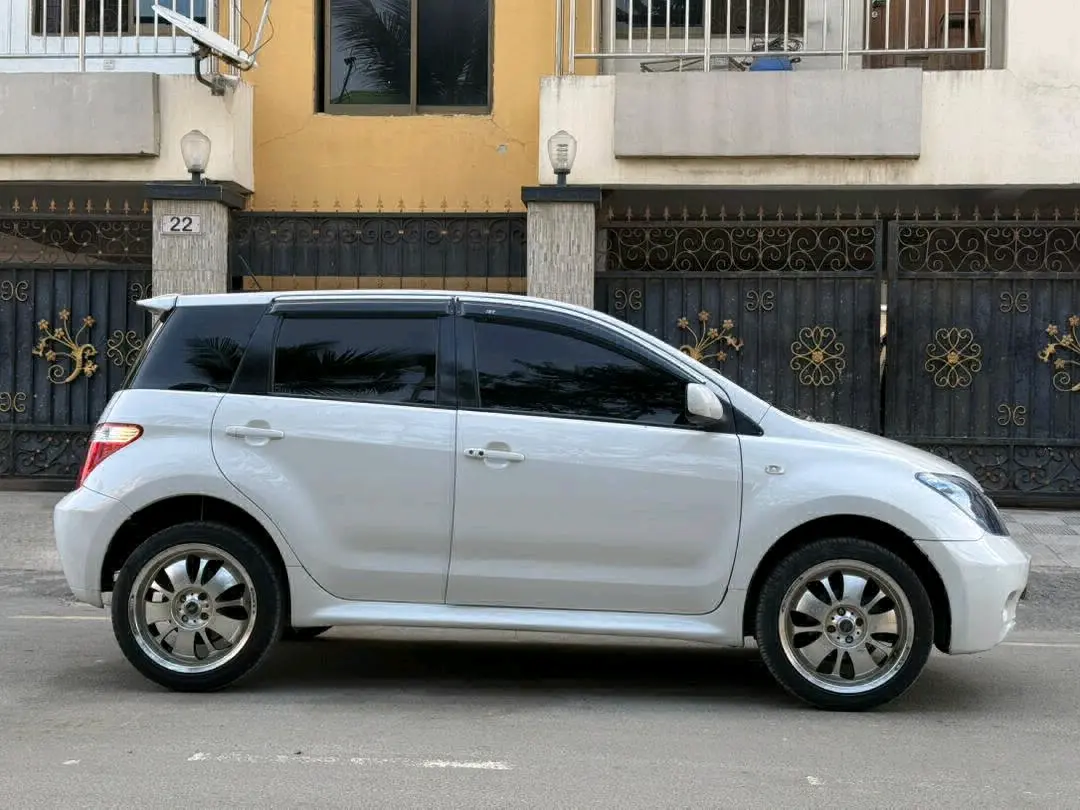Toyota Ist 2007 Pearly White thumbnail 2