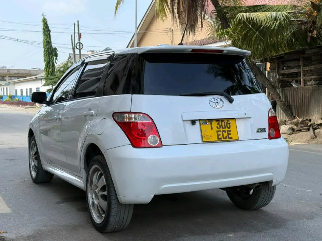 Toyota Ist 2007 Pearly White thumbnail 4