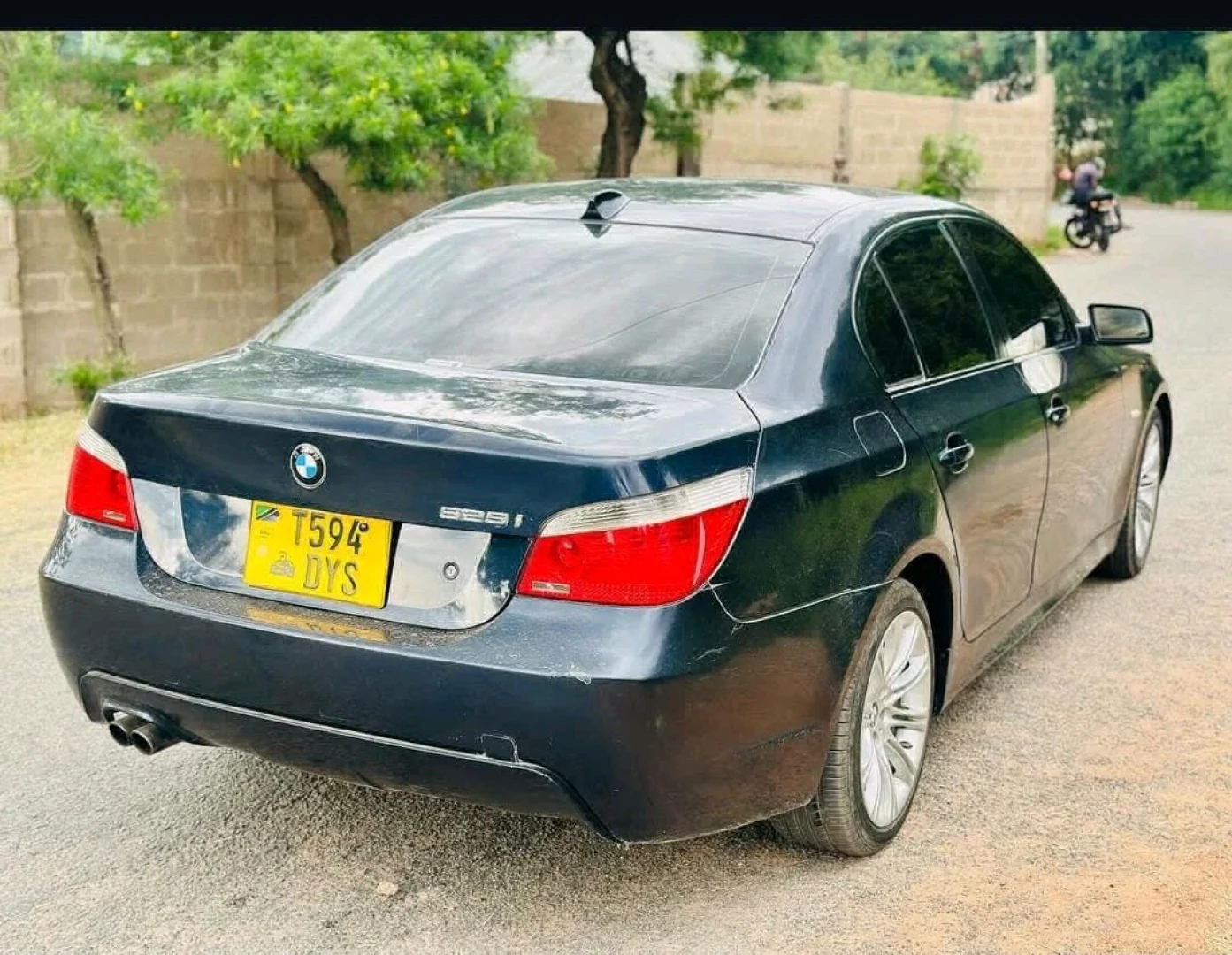 BMW 5 Series Sedan thumbnail 2