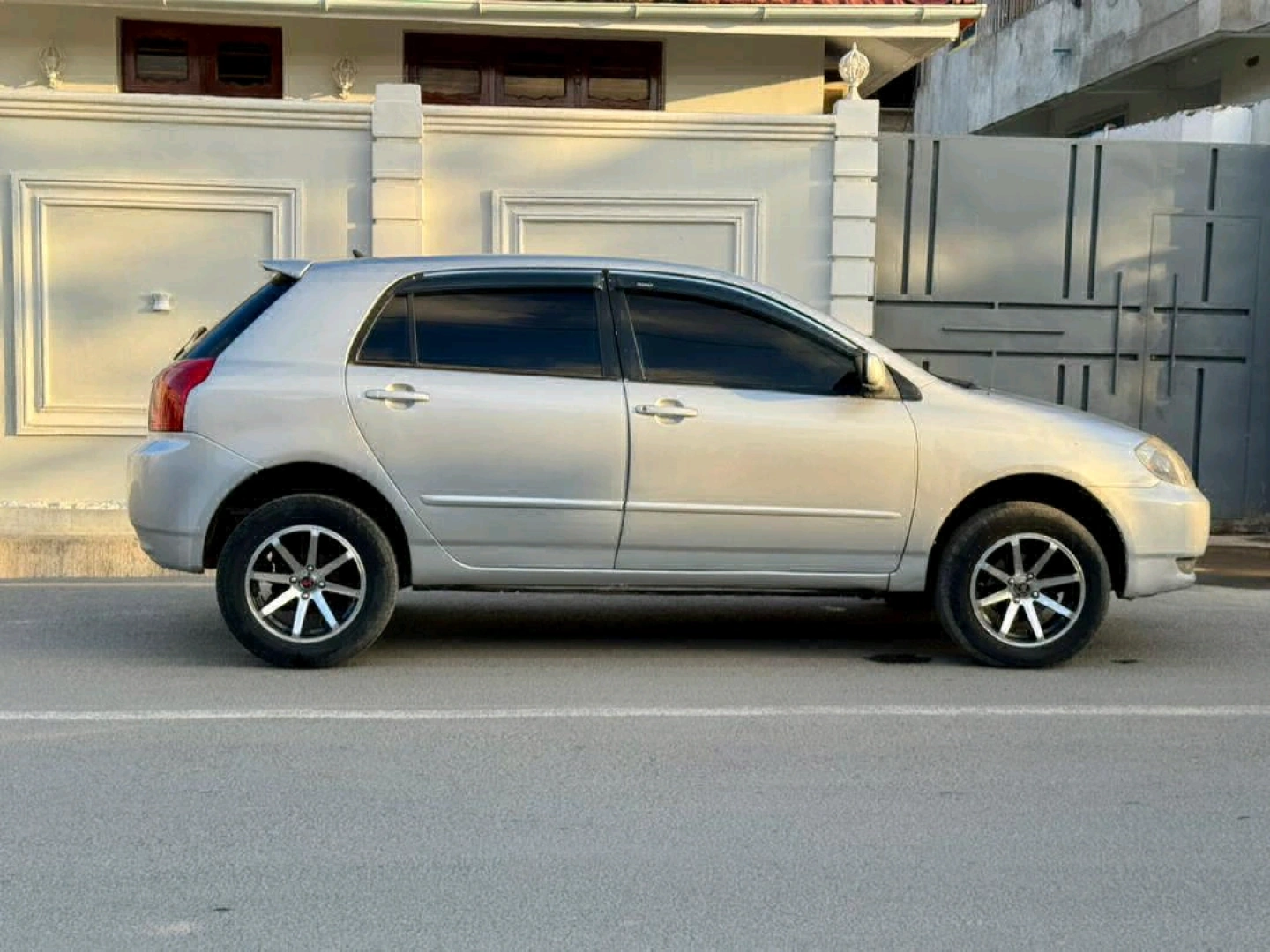 Toyota Runx 2001 Silver 1490 CC thumbnail 3