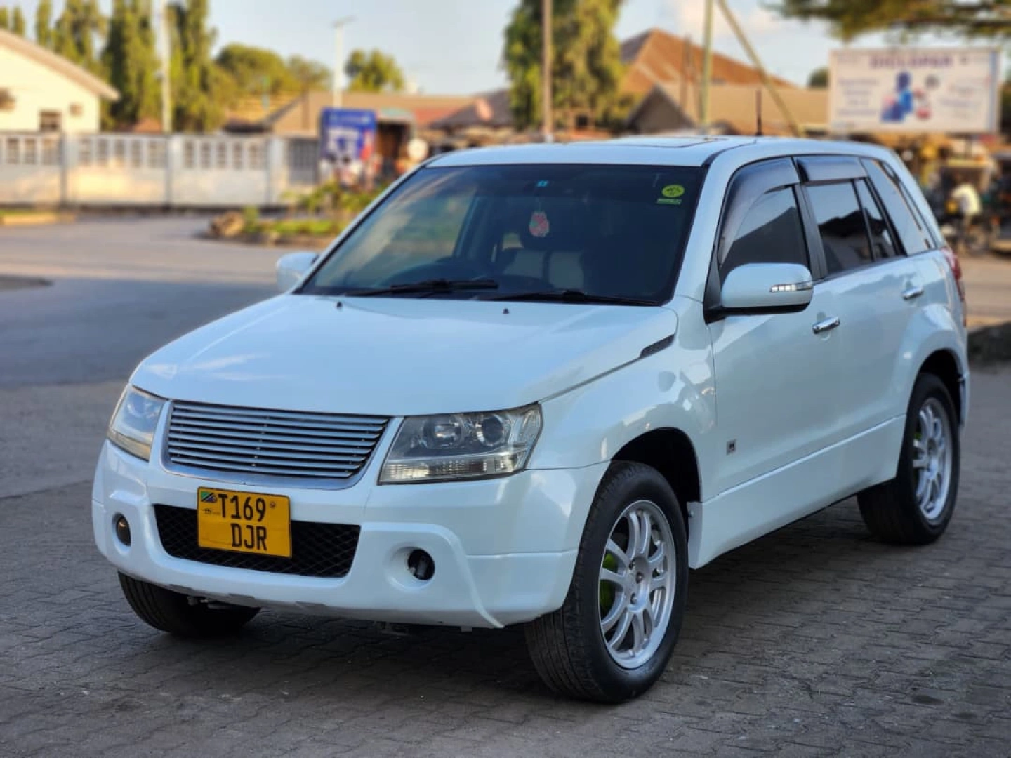 Suzuki Escudo SUV J20 1900cc Automatic thumbnail 2