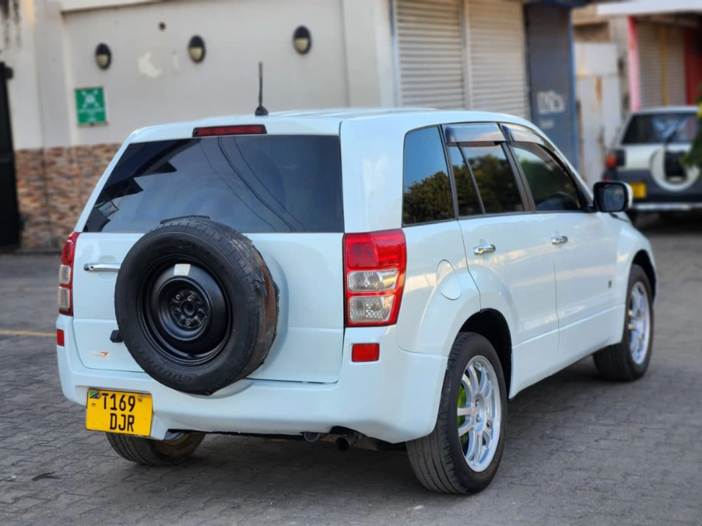 Suzuki Escudo SUV J20 1900cc Automatic thumbnail 3