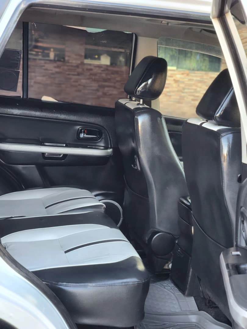 Suzuki Escudo SUV J20 1900cc Automatic thumbnail 5