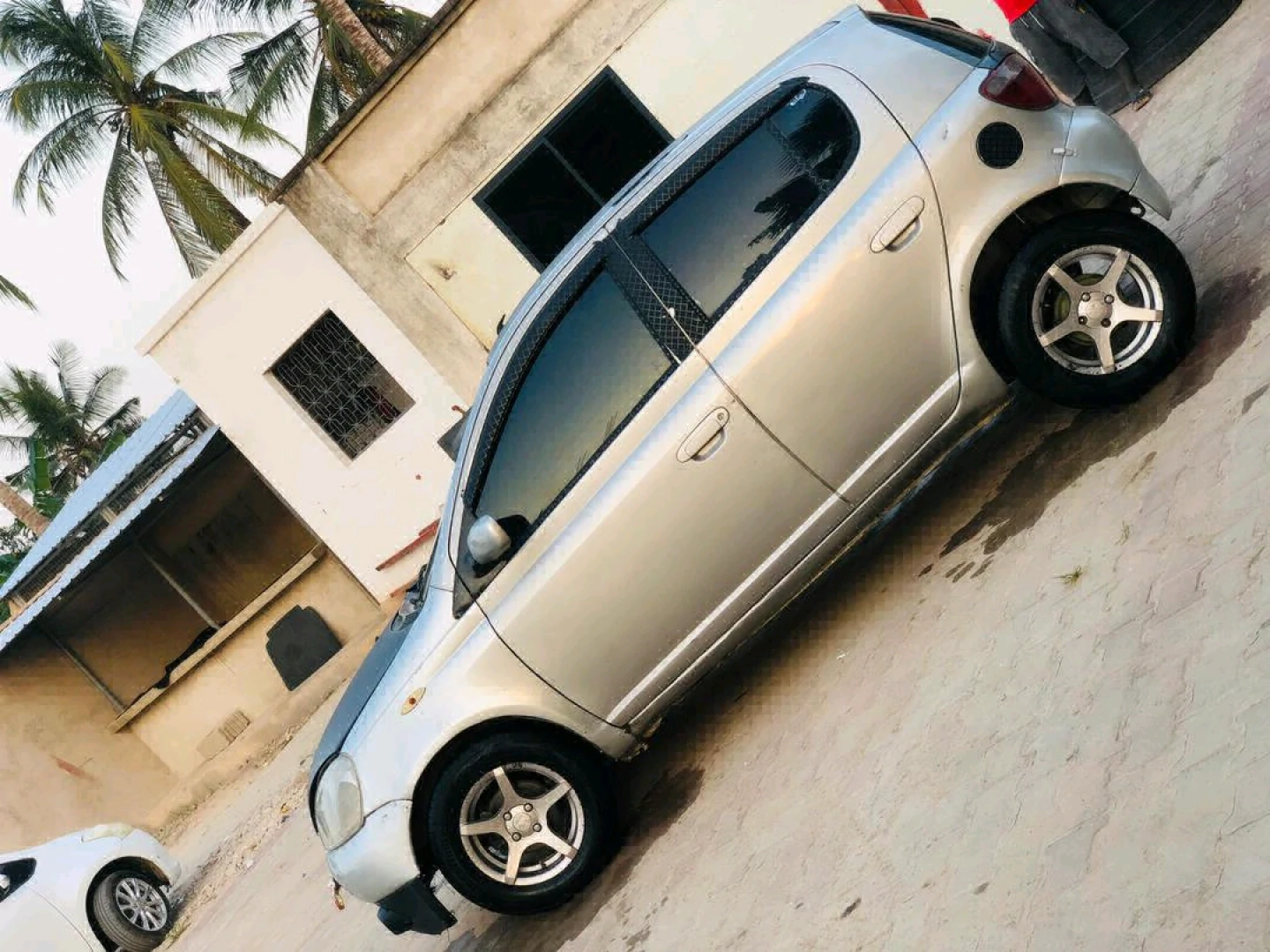 Toyota Vitz 1290 CC Silver/Black Hood thumbnail 6