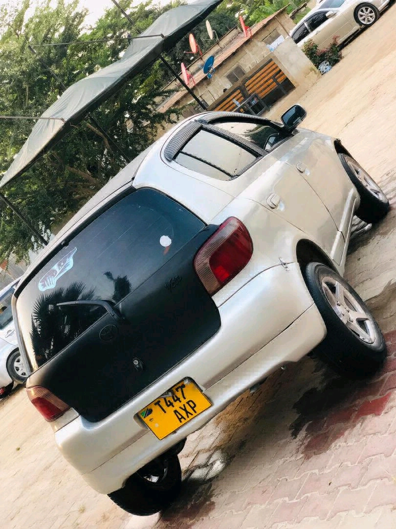 Toyota Vitz 1290 CC Silver/Black Hood thumbnail 8