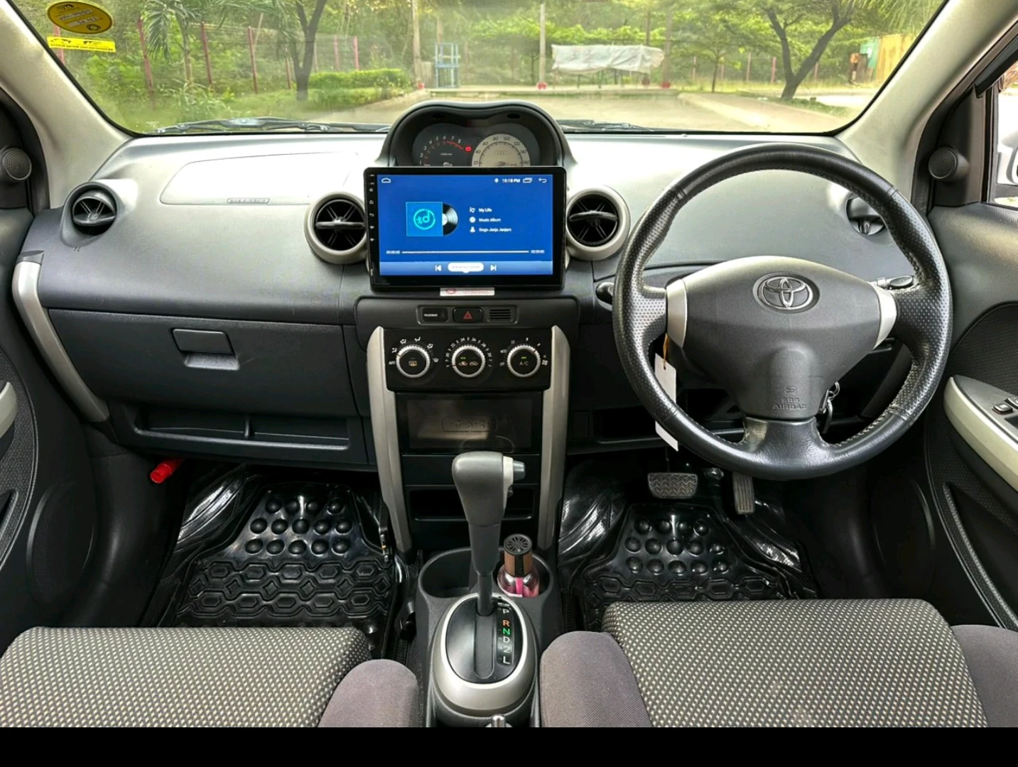 Toyota Ist 2004 Model (1290cc) - Clean Condition thumbnail 6