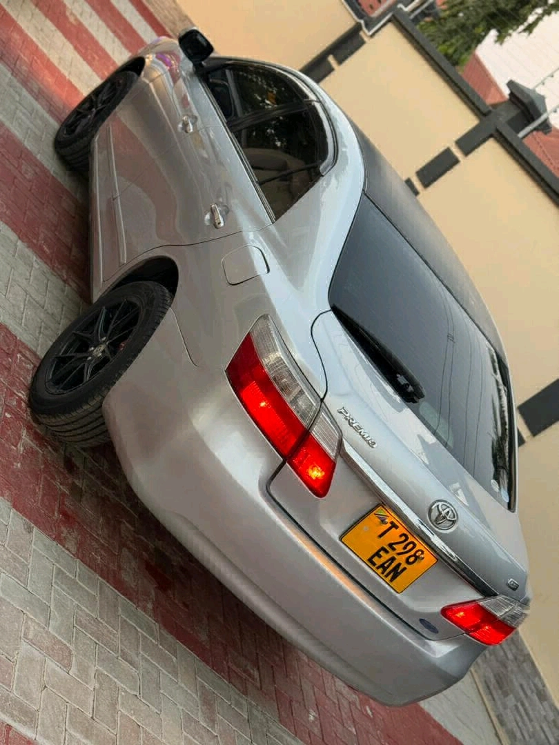 Toyota Premio F Sedan 2009 Low Mileage thumbnail 2
