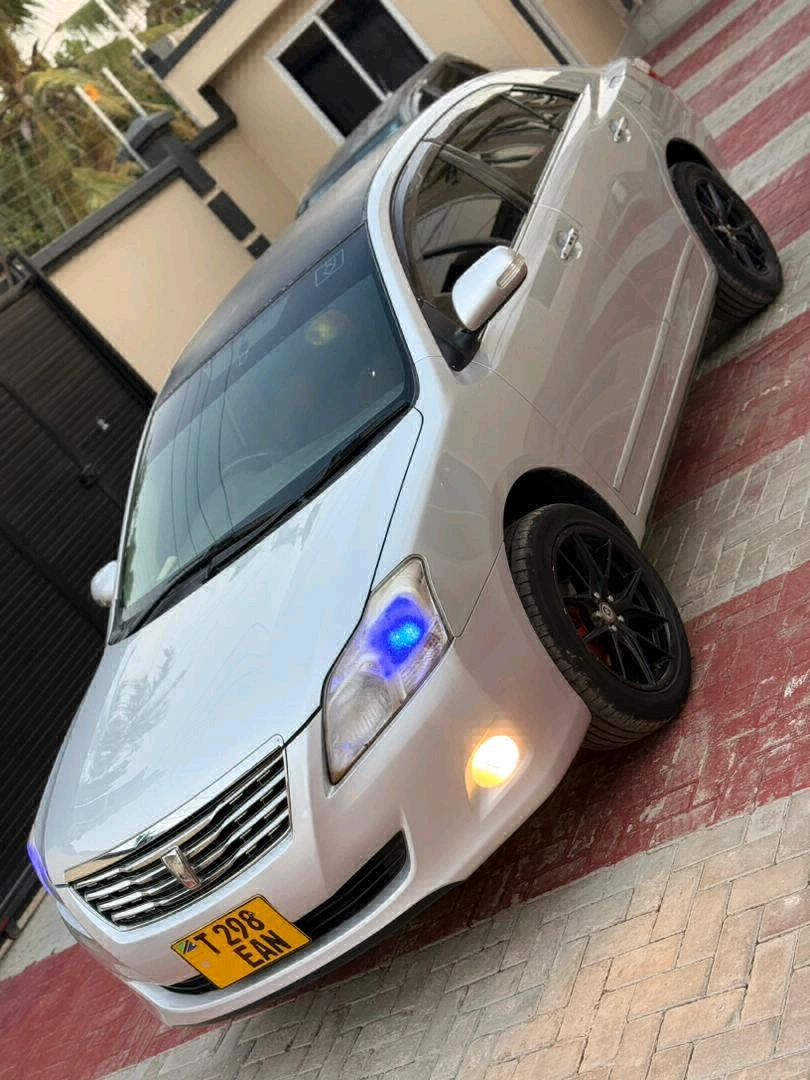 Toyota Premio F Sedan 2009 Low Mileage thumbnail 3