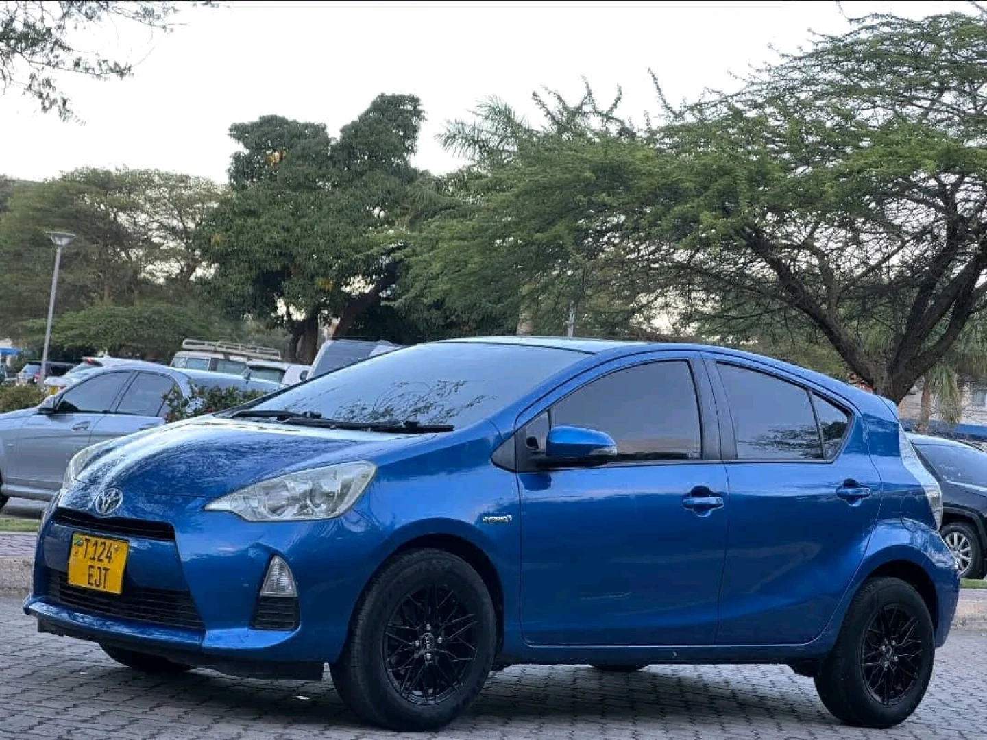 Toyota Aqua Hybrid 2013 Model thumbnail 4
