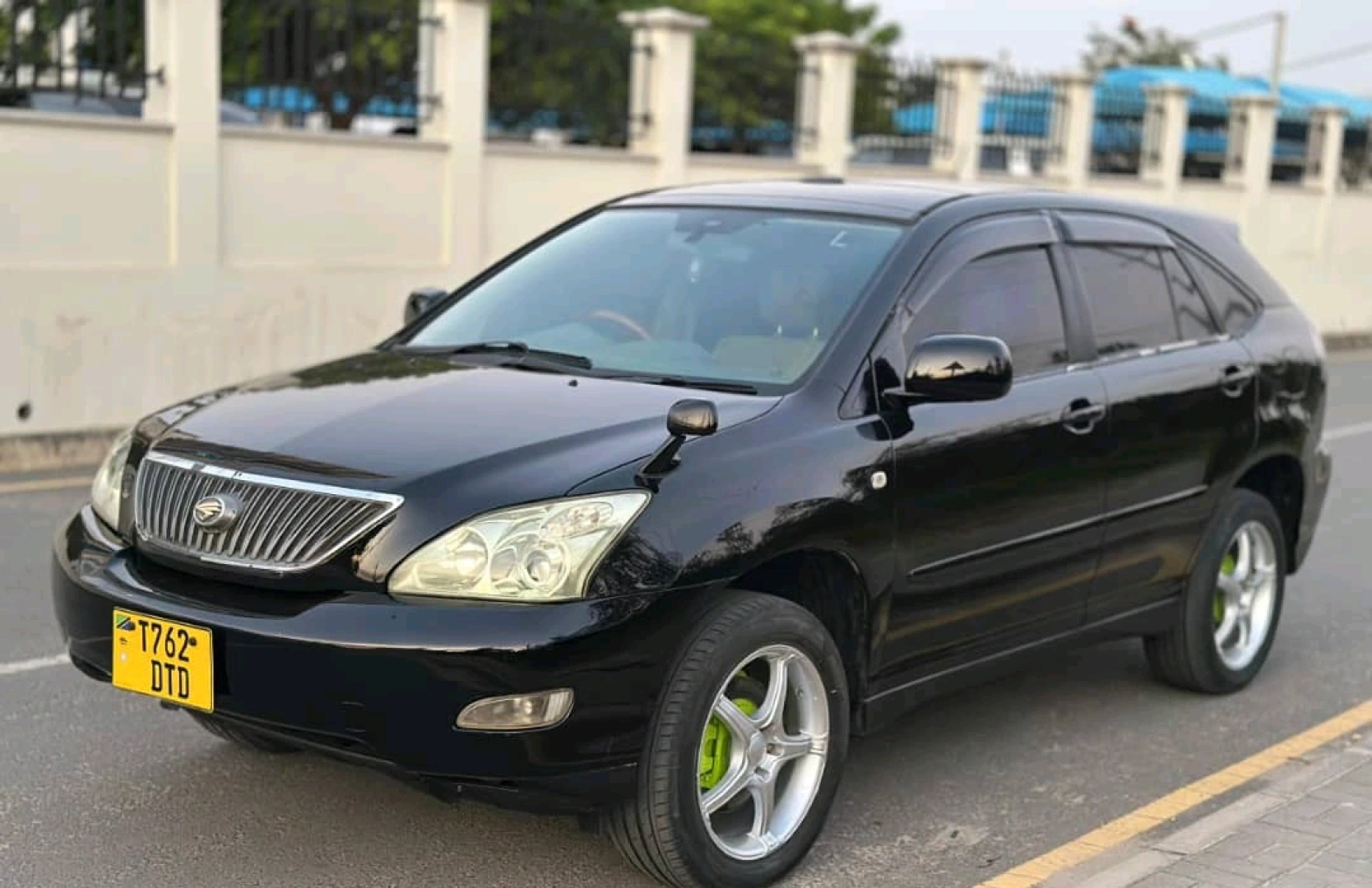 Toyota Harrier (New Model) 2005 - 2360cc, Sunroof thumbnail 3