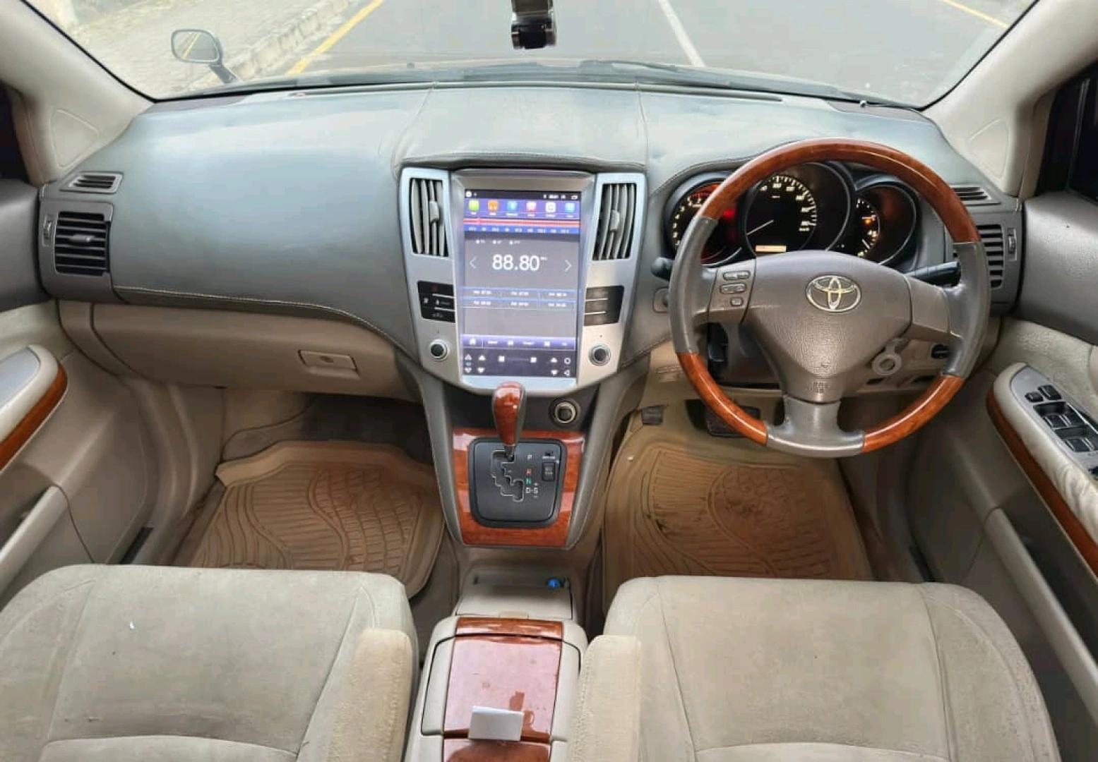 Toyota Harrier (New Model) 2005 - 2360cc, Sunroof thumbnail 5