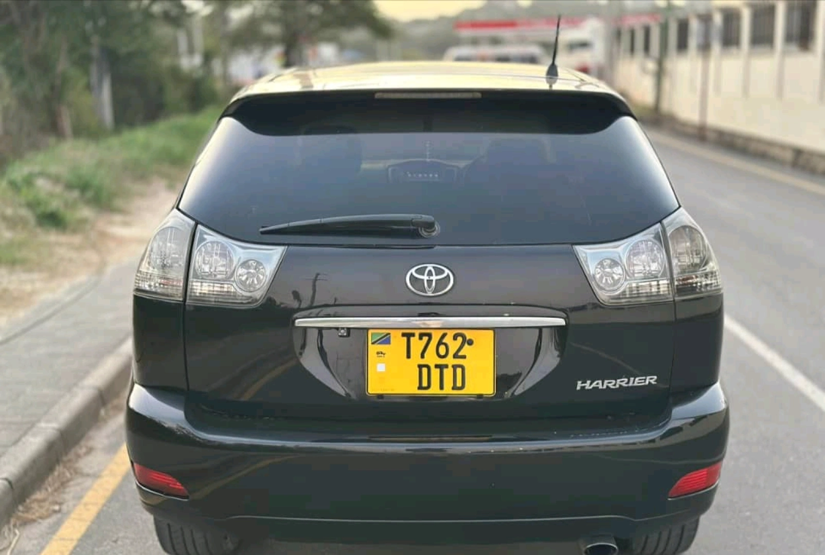 Toyota Harrier (New Model) 2005 - 2360cc, Sunroof thumbnail 7