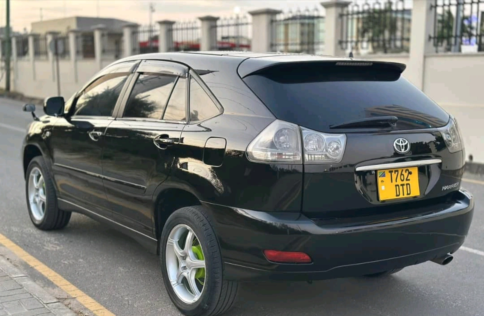 Toyota Harrier (New Model) 2005 - 2360cc, Sunroof thumbnail 8