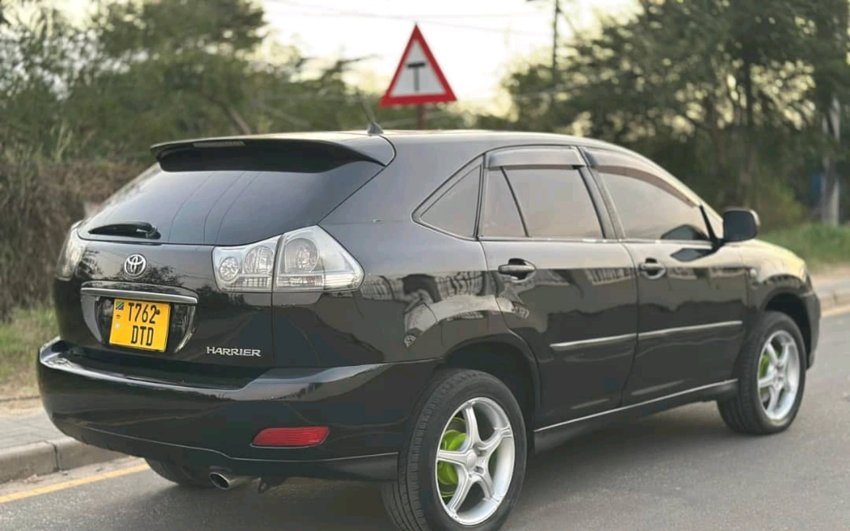 Toyota Harrier (New Model) 2005 - 2360cc, Sunroof thumbnail 9