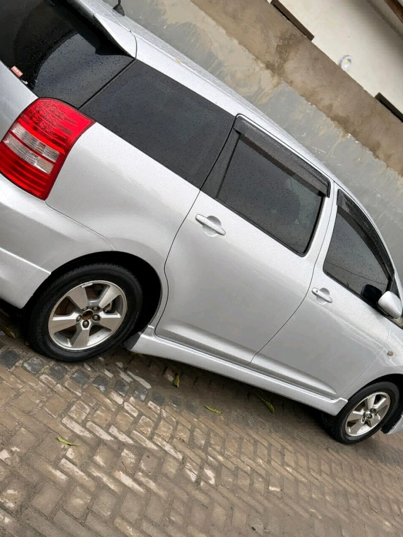 Toyota Wish 2004 Automatic 7 Seater thumbnail 2