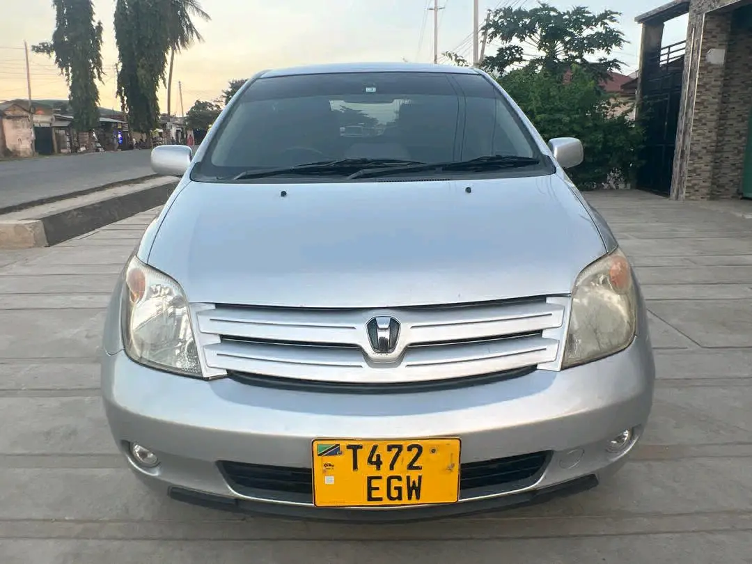 Toyota Ist (Reg EGW) - 2003