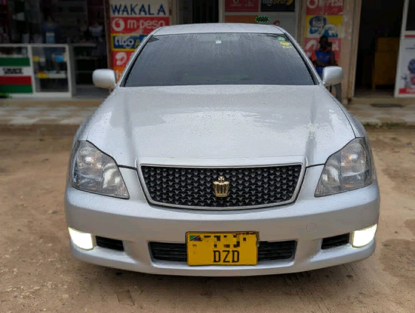 Silver Toyota Crown Athlete Sedan for Sale/Exchange