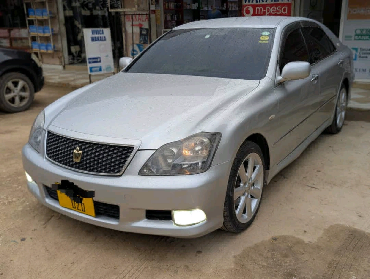 Silver Toyota Crown Athlete Sedan for Sale/Exchange thumbnail 2