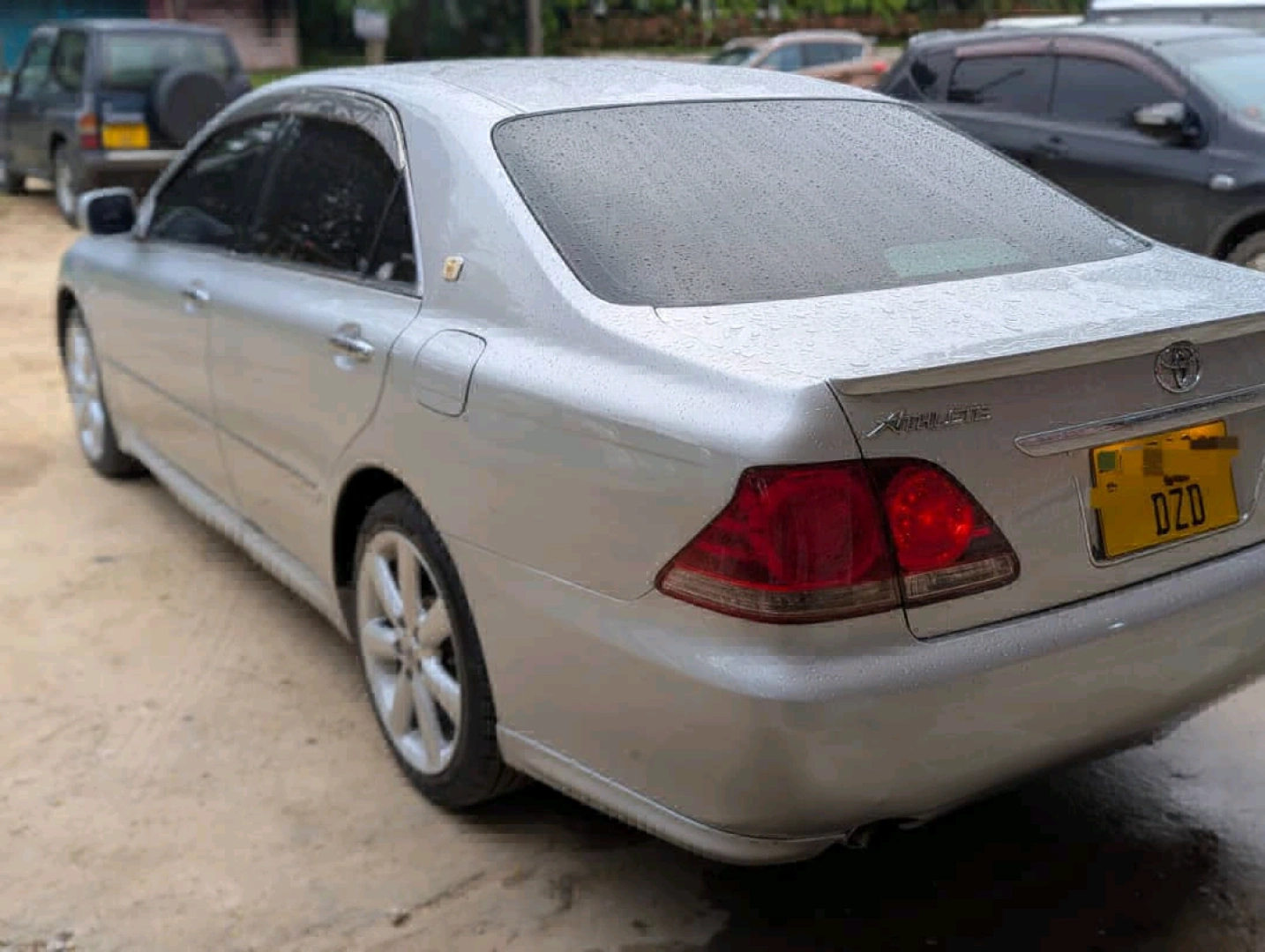 Silver Toyota Crown Athlete Sedan for Sale/Exchange thumbnail 3
