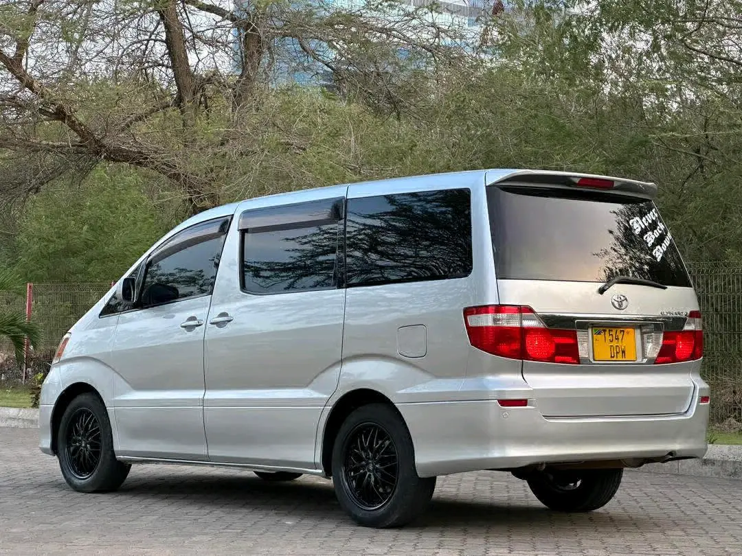 Toyota Alphard 2004 Silver Automatic thumbnail 5
