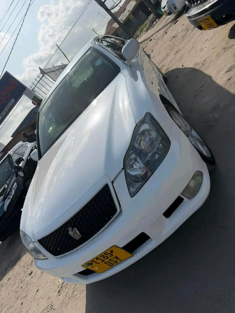 Toyota Crown Athlete 2006, White
