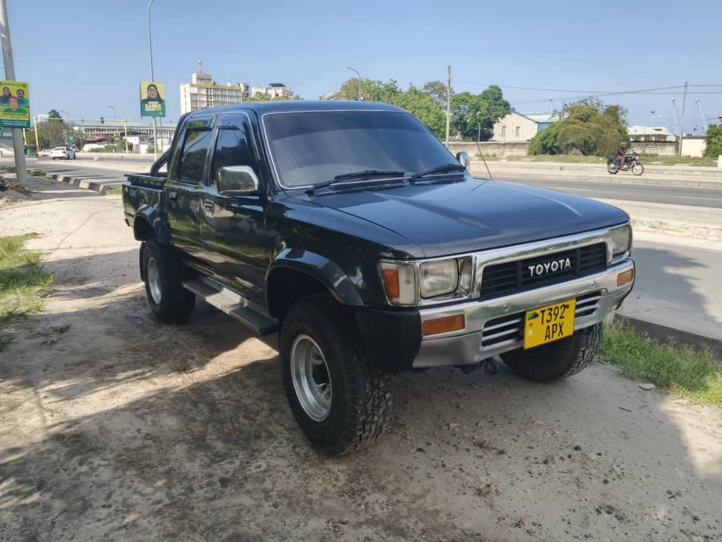 Toyota Hilux Pickup Truck 3L Diesel 4WD Manual