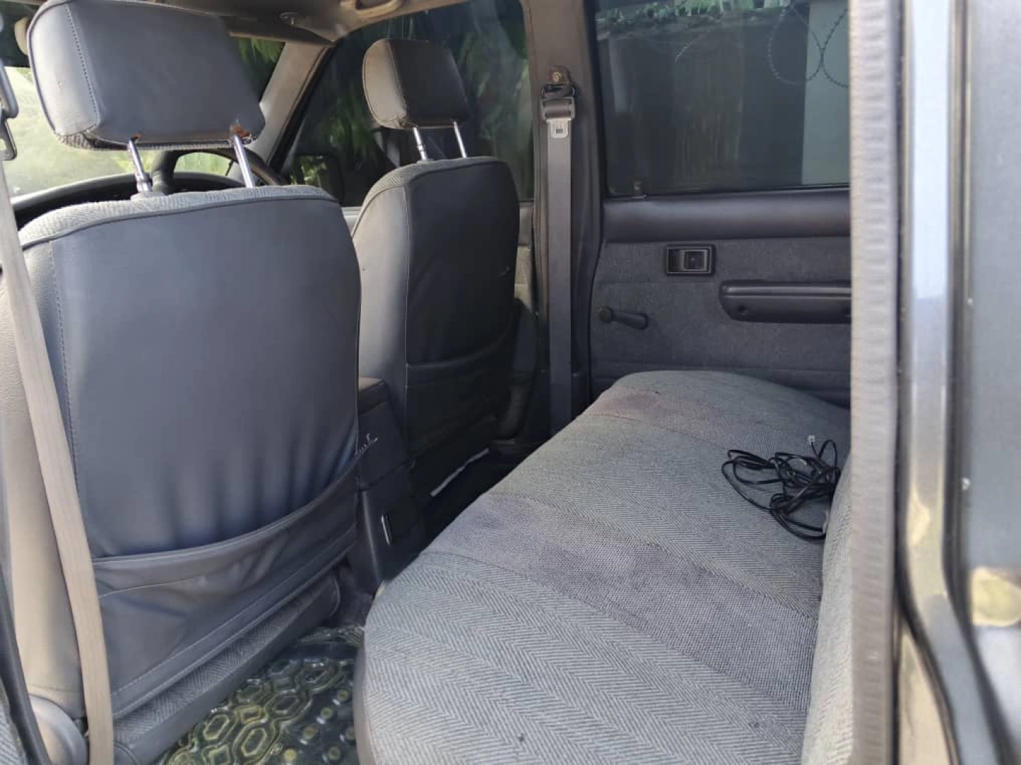 Toyota Hilux Pickup Truck 3L Diesel 4WD Manual thumbnail 4