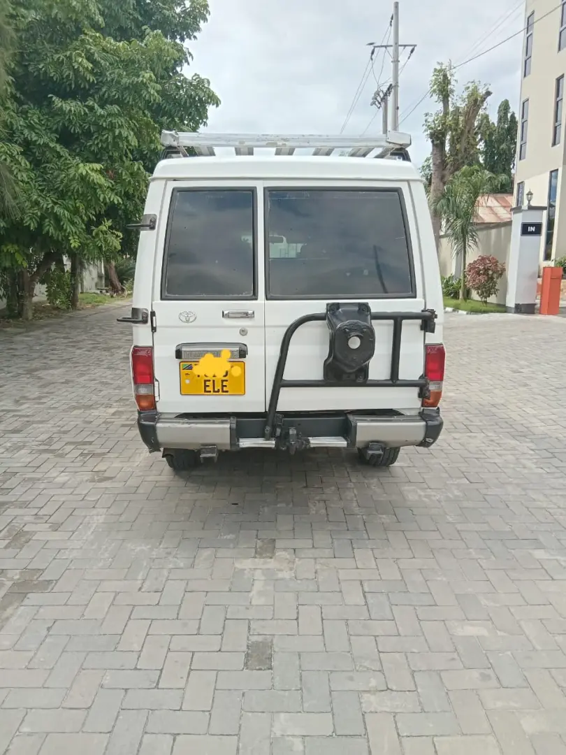 Toyota Land Cruiser Hardtop 2007 thumbnail 2