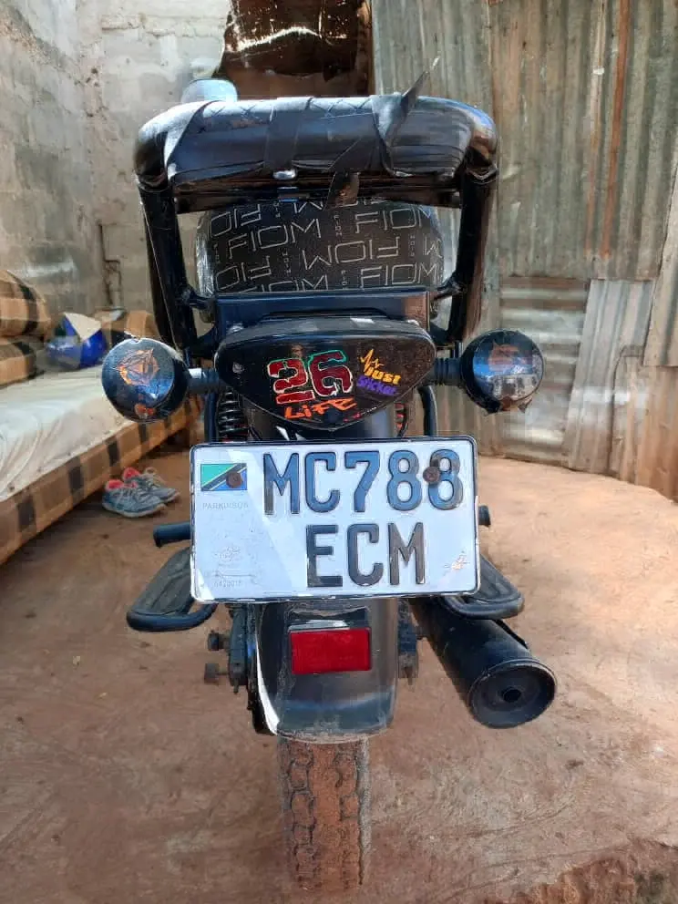 Bajaj Boxer 125 thumbnail 2