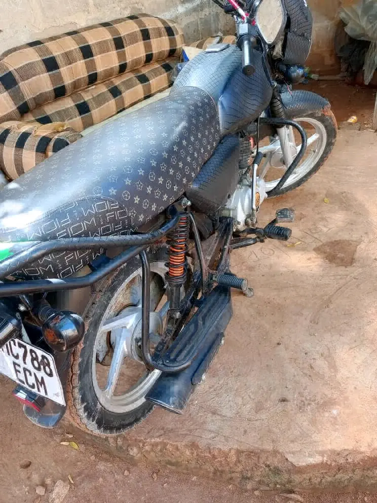 Bajaj Boxer 125 thumbnail 3