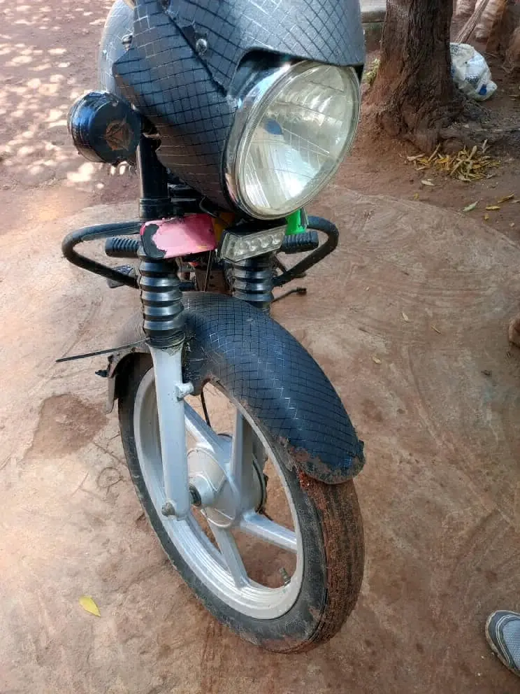 Bajaj Boxer 125 thumbnail 5