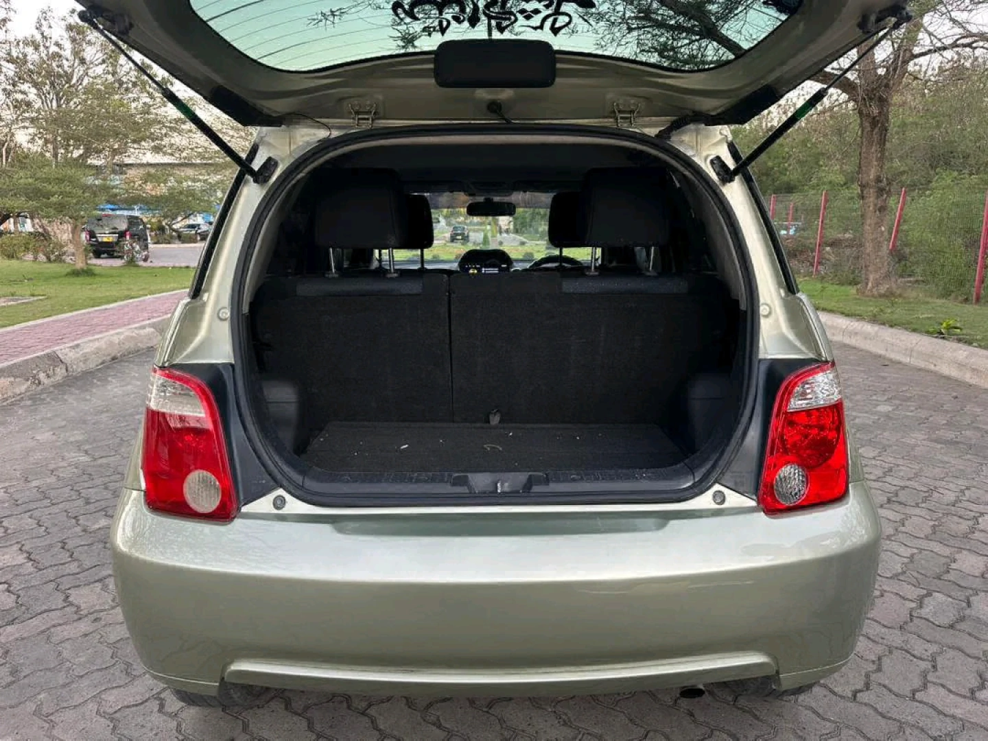 Toyota Ist 2007, 1290cc, Reg No. EDY thumbnail 6