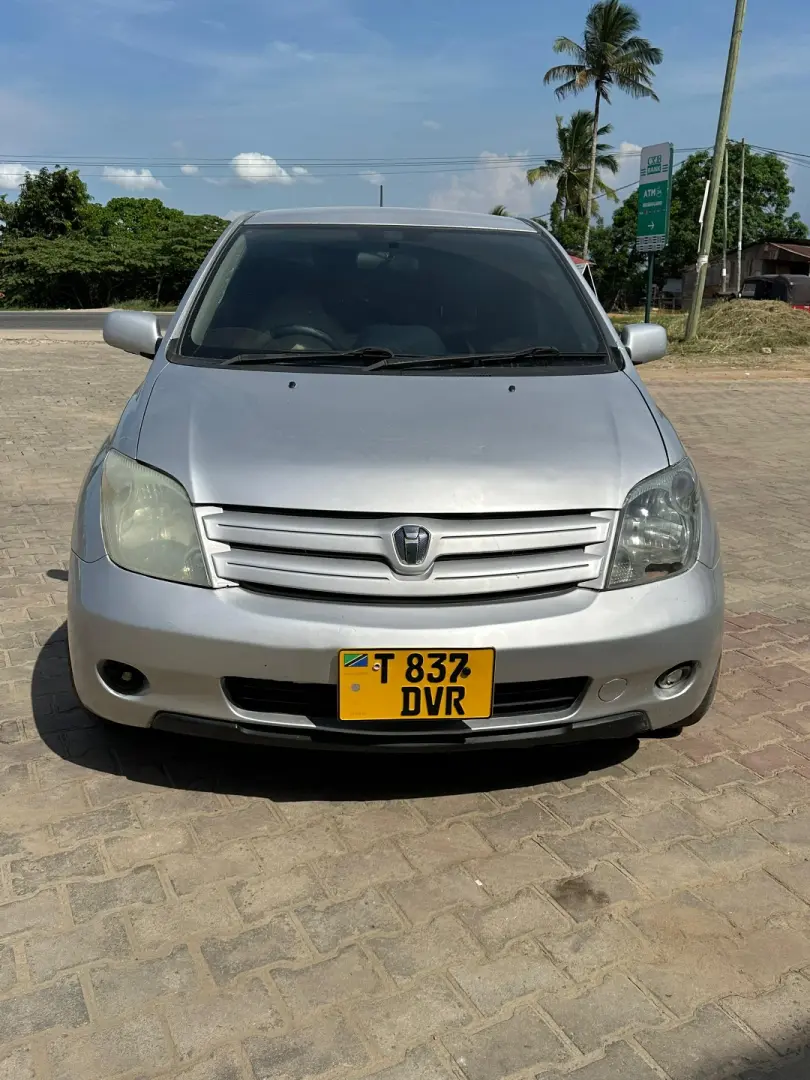 Toyota Ist 2004