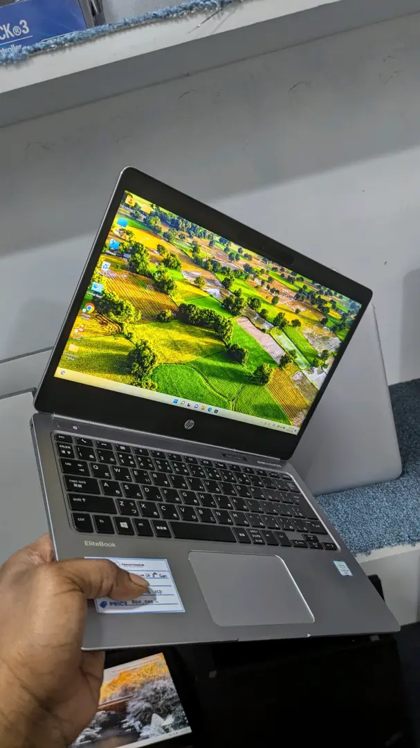 HP EliteBook Folio G1 - Core i5 8th Gen thumbnail 2