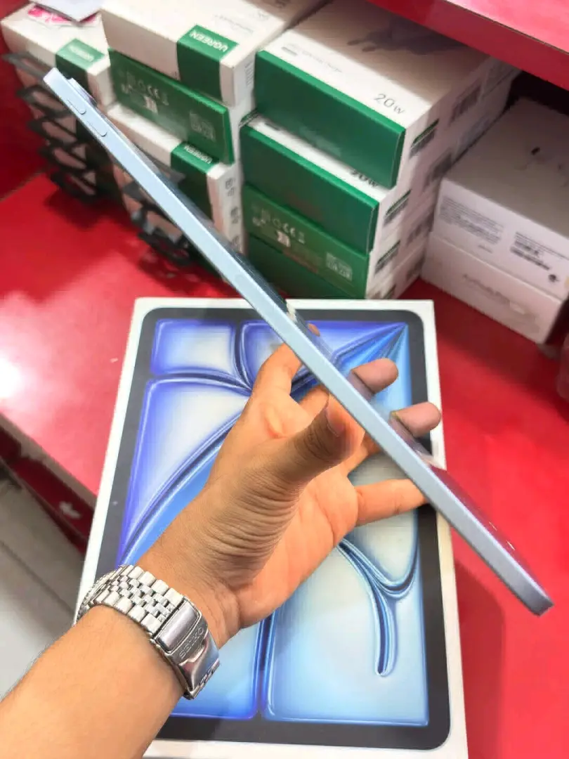 Apple iPad Air 6th Gen M3 (11" & 13") thumbnail 2