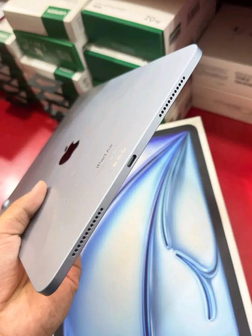 Apple iPad Air 6th Gen M3 (11" & 13") thumbnail 4