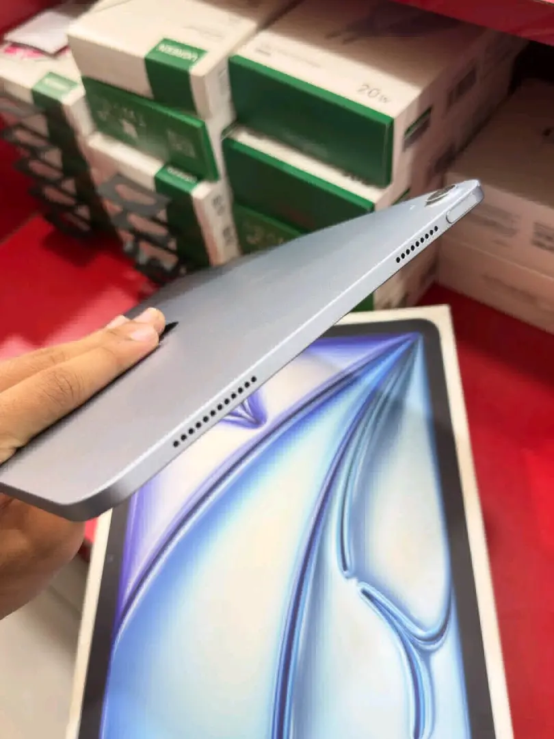 Apple iPad Air 6th Gen M3 (11" & 13") thumbnail 5