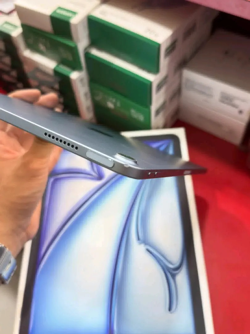 Apple iPad Air 6th Gen M3 (11" & 13") thumbnail 6