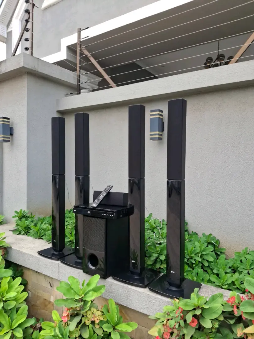 LG Home Theater 1000W thumbnail 2