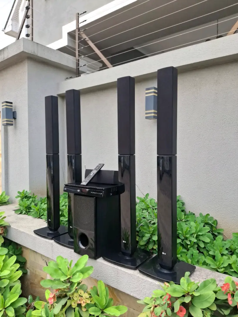 LG Home Theater 1000W thumbnail 3