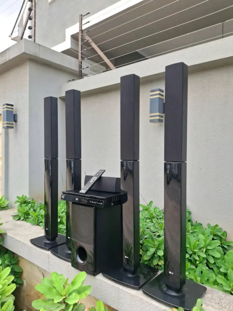 LG Home Theater 1000W thumbnail 4