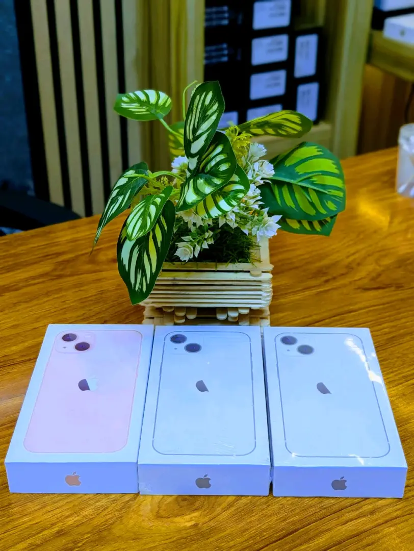 IPhone 13 128GB Full Boxed thumbnail 2