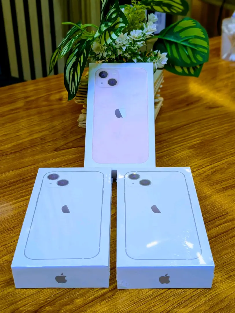 IPhone 13 128GB Full Boxed thumbnail 4